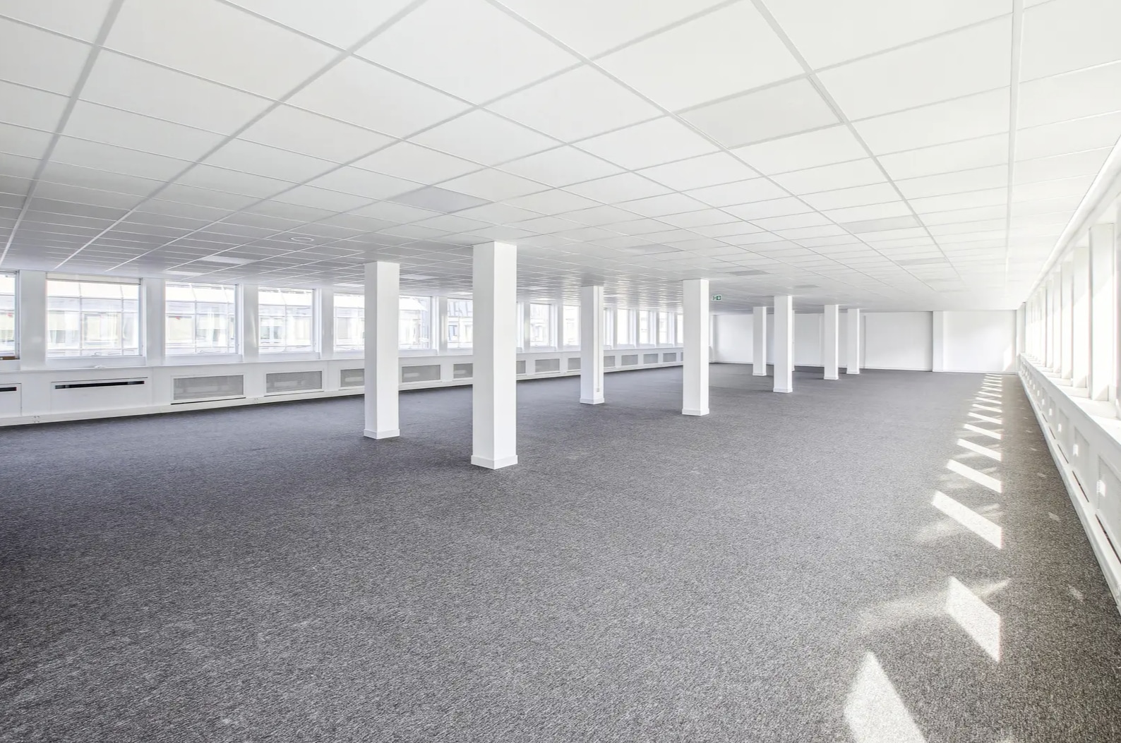 Office in Levallois-Perret to rent Interior Photo- Image 1 of 7