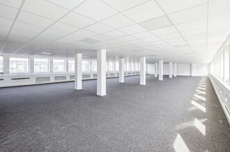 Office in Levallois-Perret to rent Interior Photo- Image 1 of 7