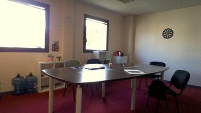 Avenue De La Fleuride, Aubagne to rent Interior Photo- Image 2 of 4