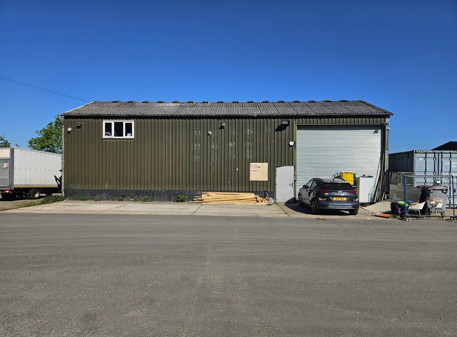 Butterfly Ln, Elstree to rent Primary Photo- Image 1 of 3