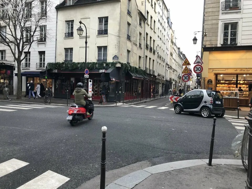Retail in Paris for sale Building Photo- Image 1 of 2