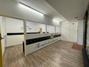 2-24 The Row, New Ash Green to rent Interior Photo- Image 2 of 15