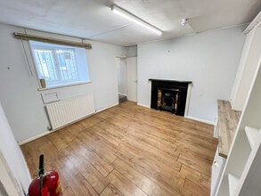 6 Hill St, Isle Of Man to rent Interior Photo- Image 2 of 6
