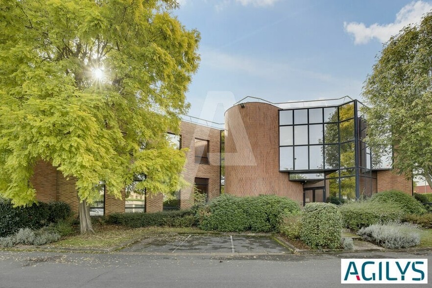 23 Rue Du Saule Trapu, Massy to rent - Building Photo - Image 2 of 9