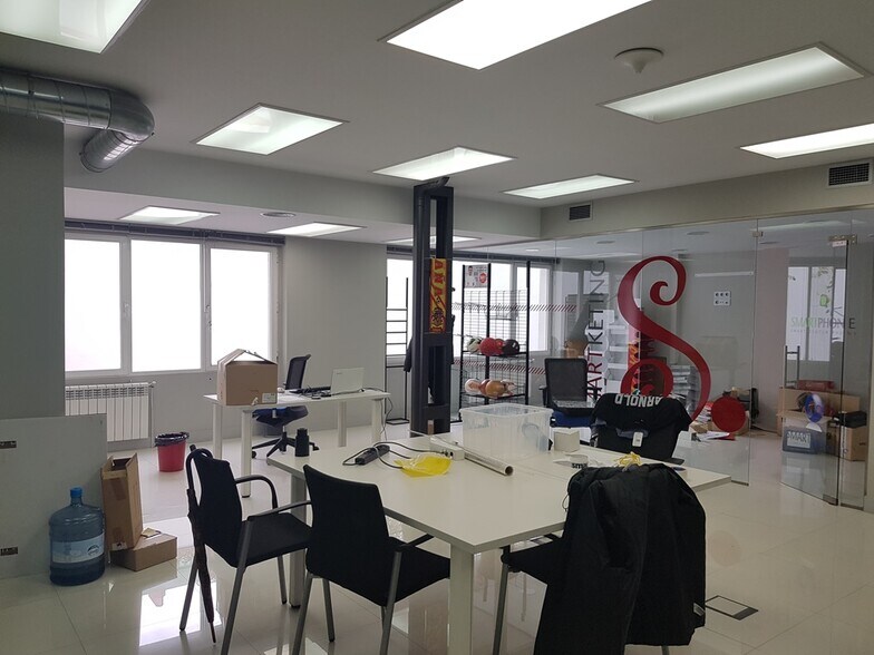 Office in Madrid, Madrid to rent - Building Photo - Image 3 of 3