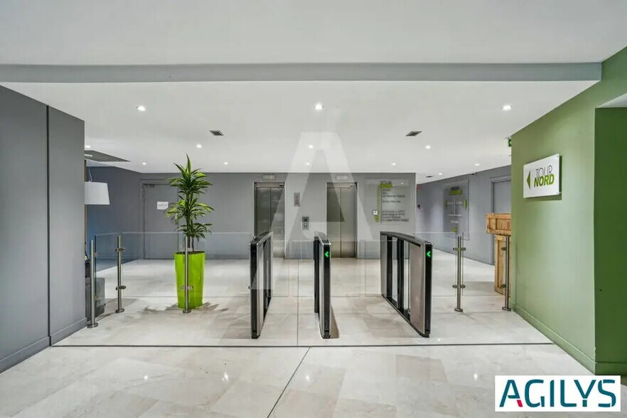 Office in Cachan to rent - Building Photo - Image 2 of 13