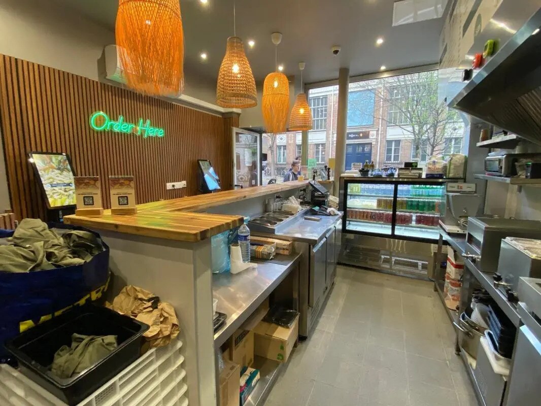 Retail in Paris to rent Interior Photo- Image 1 of 6