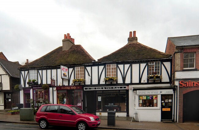 More details for 22 High St, Pinner - Retail to Rent