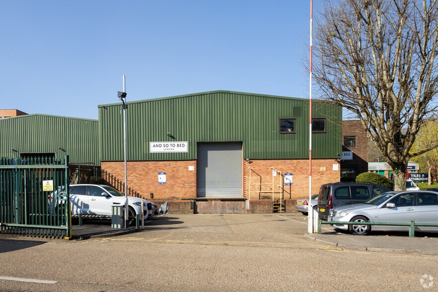 Campfield Rd, St Albans to rent - Building Photo - Image 2 of 2