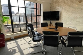 19 Hooper St, London to rent Interior Photo- Image 2 of 2