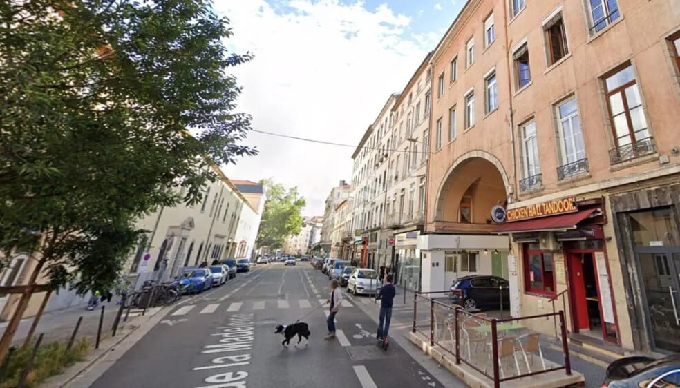 Retail in Lyon for sale - Building Photo - Image 2 of 2