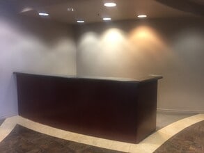 74199 El Paseo Dr, Palm Desert, CA to rent Interior Photo- Image 1 of 4