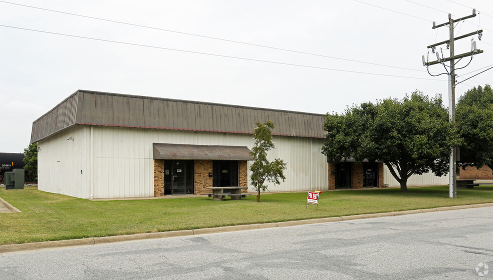 1421-1425 Air Rail Ave, Virginia Beach, VA for rent - Primary Photo - Image 1 of 8