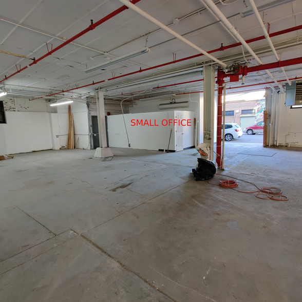 3607 36th Ave, Long Island City, NY for rent - Building Photo - Image 3 of 8