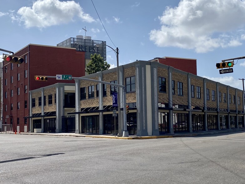 119-121 W Van Buren Ave, Harlingen, TX for rent - Building Photo - Image 1 of 7