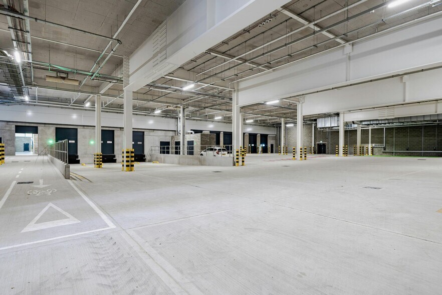 25-30 Mandela Way, London to rent - Building Photo - Image 3 of 12