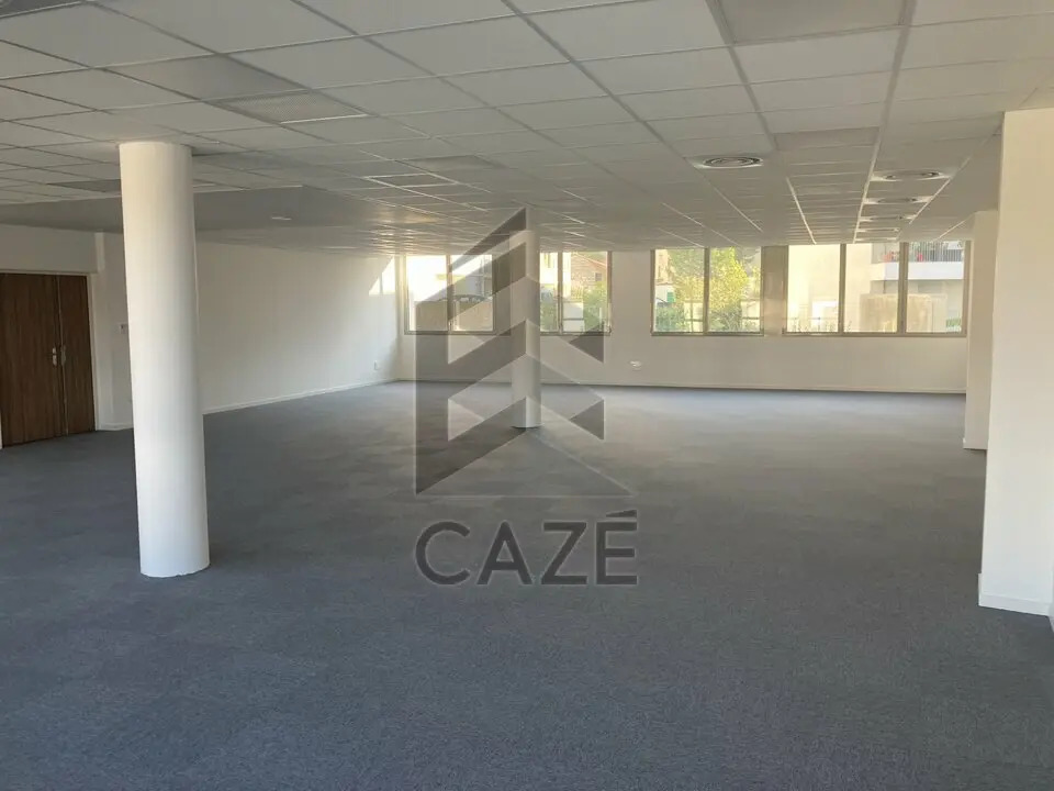 Location Bureaux 70 m² à 187 m² - Photo 1