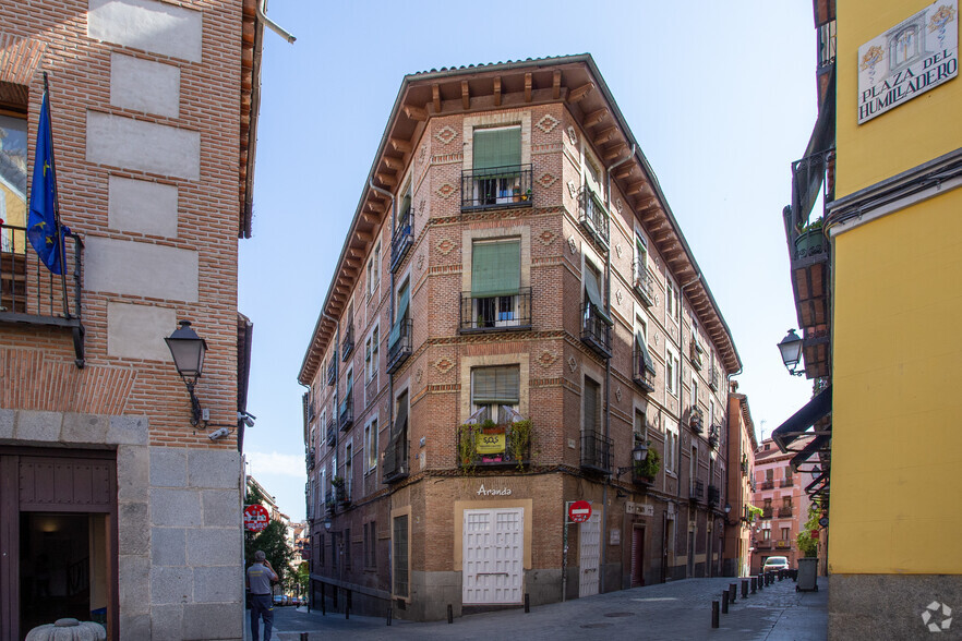 Residential in Madrid, MAD for sale - Primary Photo - Image 1 of 2