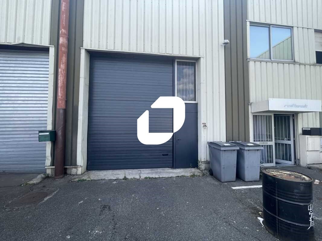 Light Industrial in Montgeron for sale Building Photo- Image 1 of 10