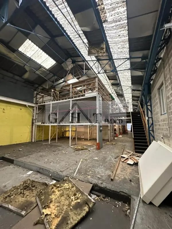 Vente Entrepôt 2 140 m² - Photo 1