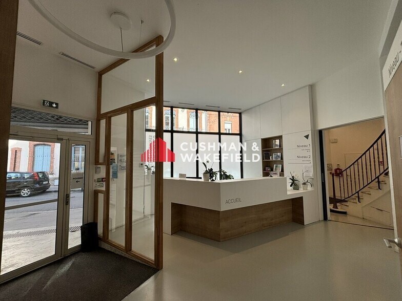Office in Toulouse for sale - Lobby - Image 3 of 12