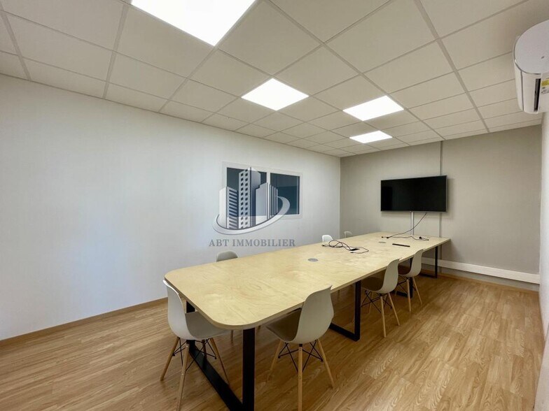 Office in La Farlède to rent - Building Photo - Image 3 of 5