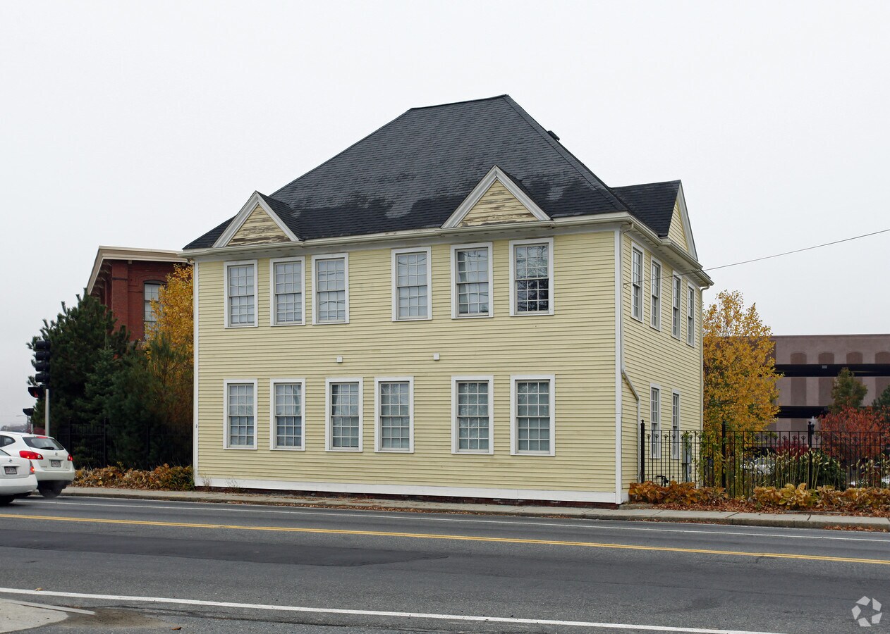 2 St, Framingham 01702 UK