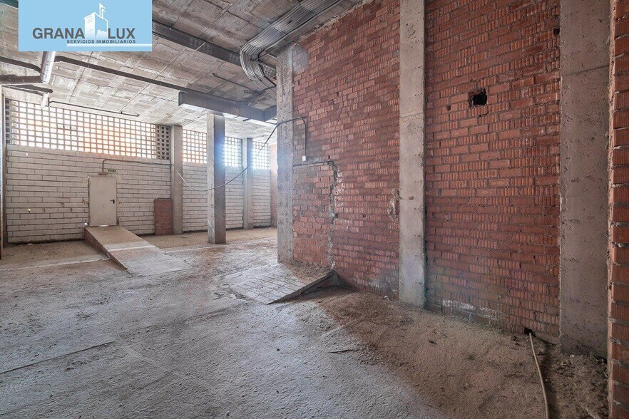 Retail in Granada for sale - Interior Photo - Image 3 of 11