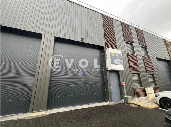 Location Local d'activités 327 m²