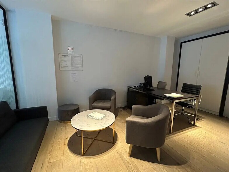 Retail in Paris to rent - Interior Photo - Image 3 of 5