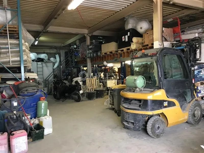 Location Local d'activités 281 m² - Photo 1