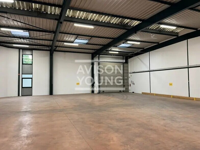 Light Industrial in Villepinte to rent - Interior Photo - Image 3 of 12