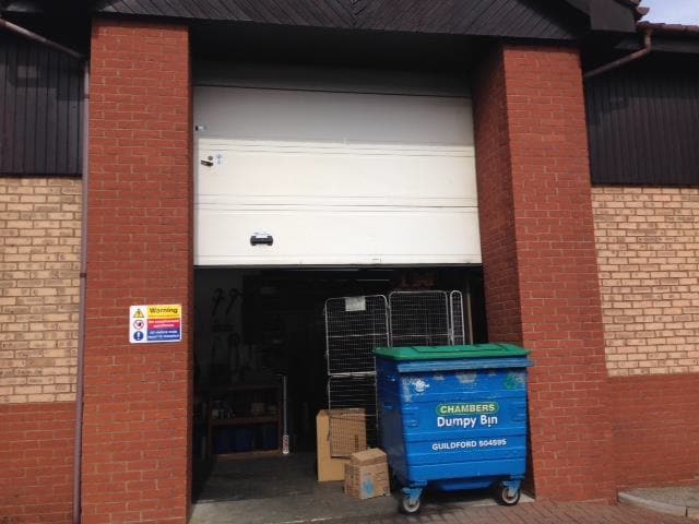 London Rd, Hook to rent - Building Photo - Image 3 of 4