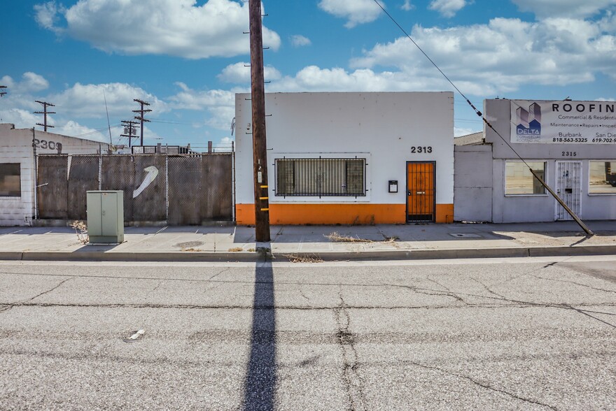 2311-2313 N San Fernando Blvd, Burbank, CA for rent - Building Photo - Image 1 of 9