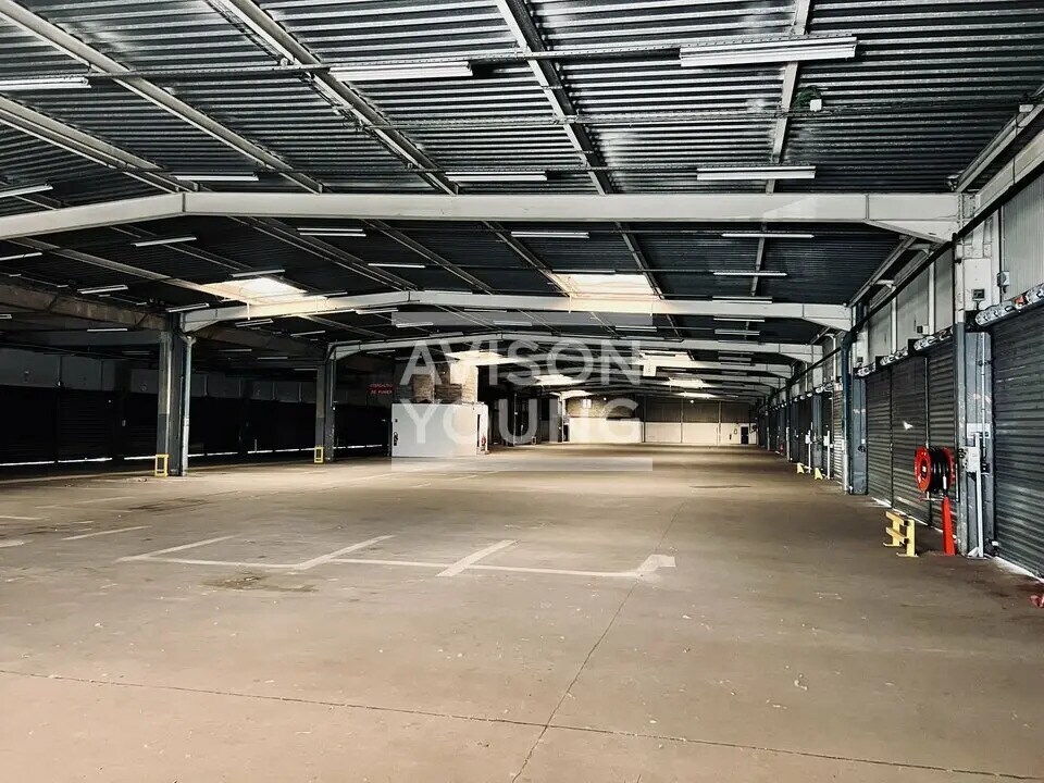 Light Industrial in Aulnay-sous-Bois to rent Interior Photo- Image 1 of 11
