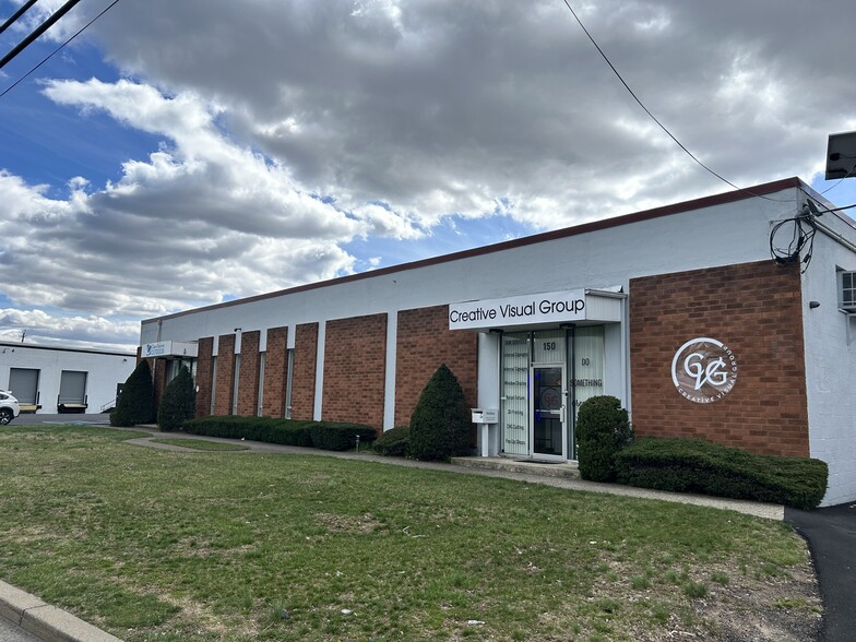 150 Commerce Rd, Carlstadt, NJ for rent - Building Photo - Image 1 of 3