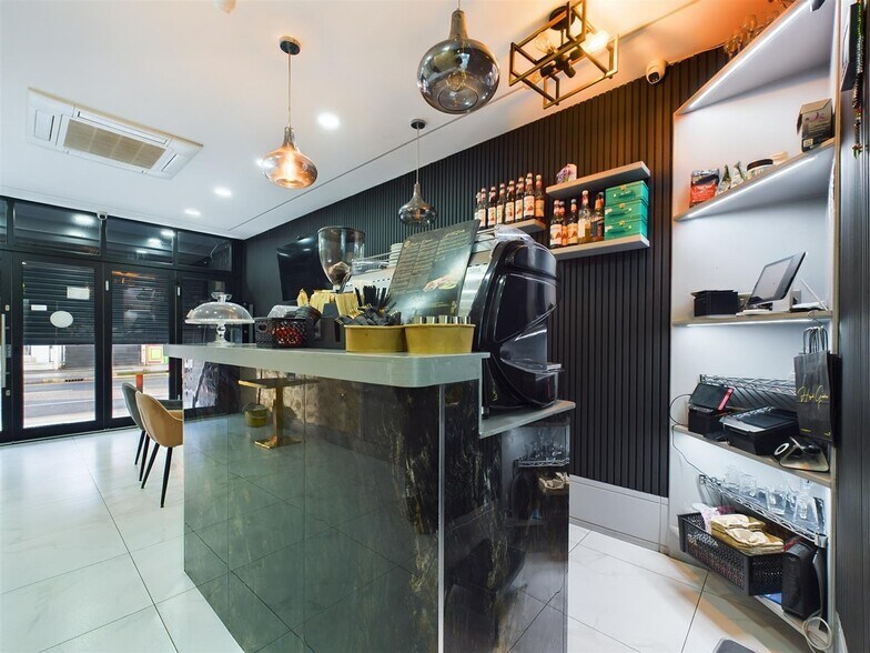 Hoe St, London to rent - Interior Photo - Image 3 of 6
