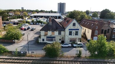 61 Test Lane, Southampton to rent Building Photo- Image 2 of 5