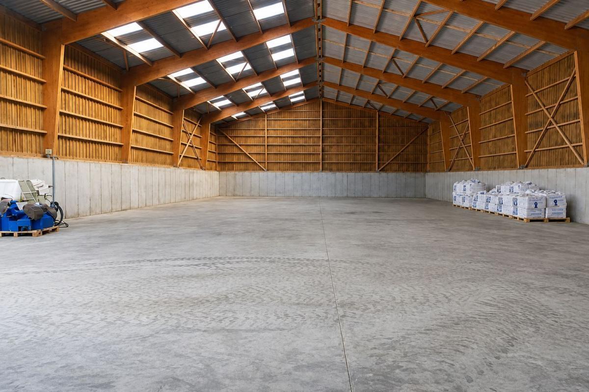 Industrial in Morainvilliers to rent Building Photo- Image 1 of 4