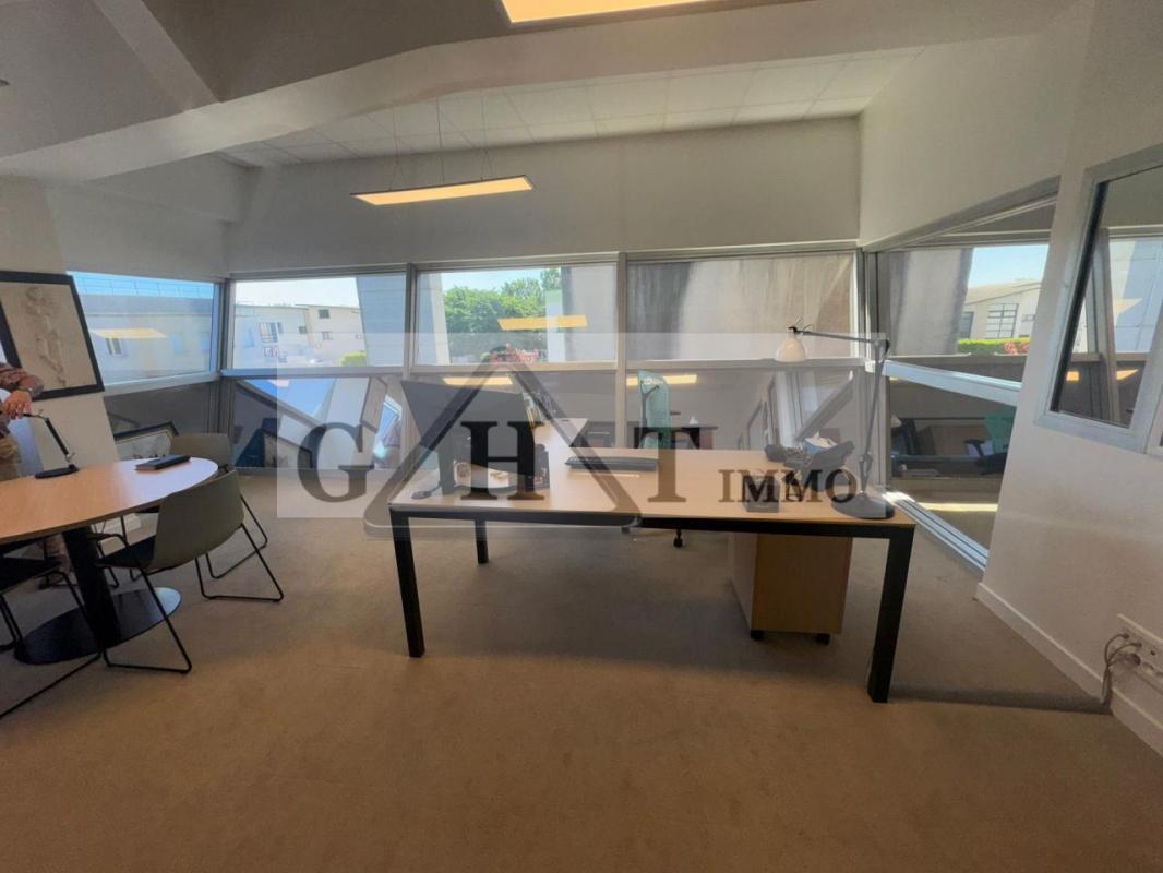 Industrial in Champigny-sur-Marne for sale Interior Photo- Image 1 of 2