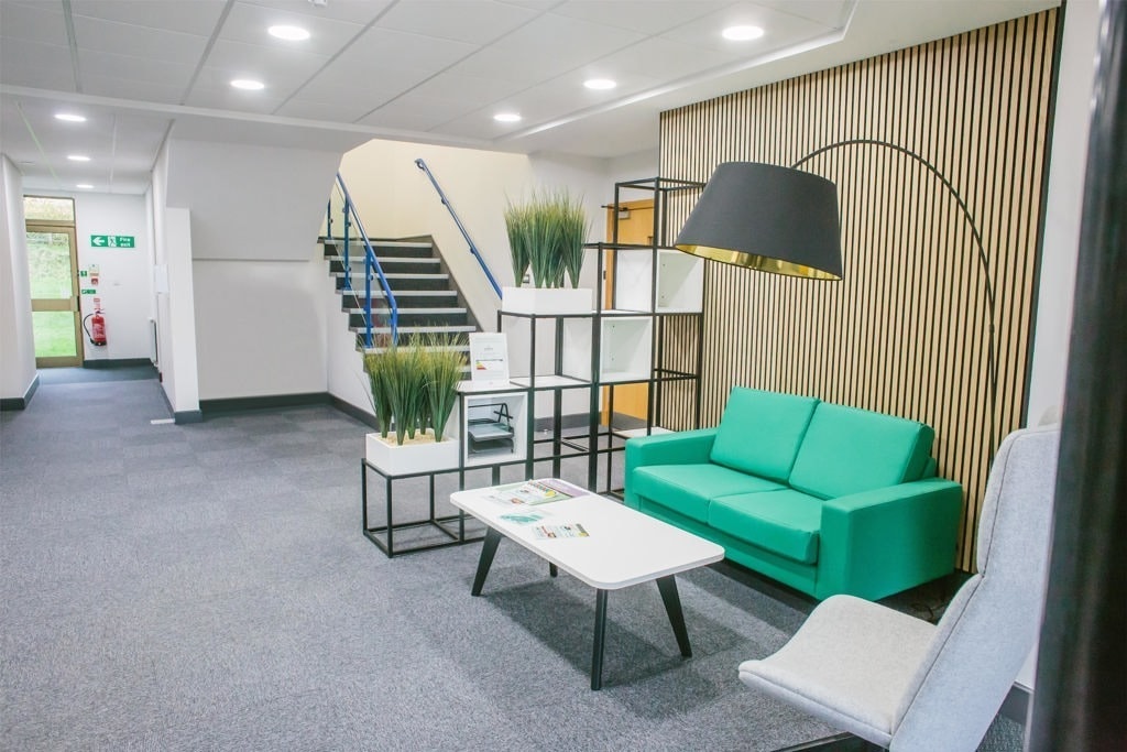 Springwood Way, Macclesfield to rent Interior Photo- Image 1 of 7