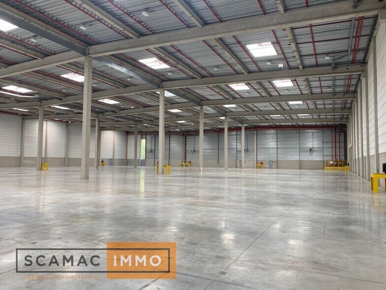 Industrial in Lisses to rent - Interior Photo - Image 3 of 7