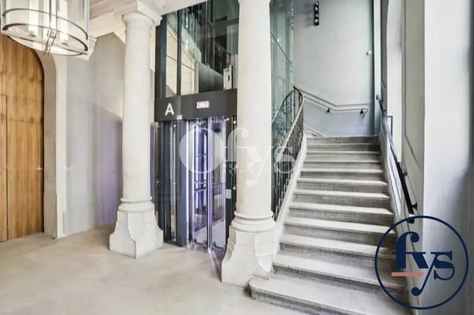 Office in Lyon to rent Building Photo- Image 1 of 6