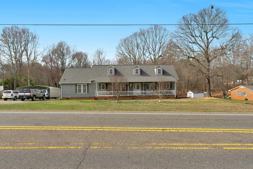 2138-2148 Charlotte Hwy, Mooresville, NC for sale - Building Photo - Image 3 of 11