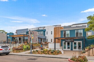 308-312 S Cedros Ave, Solana Beach, CA for rent Building Photo- Image 1 of 13