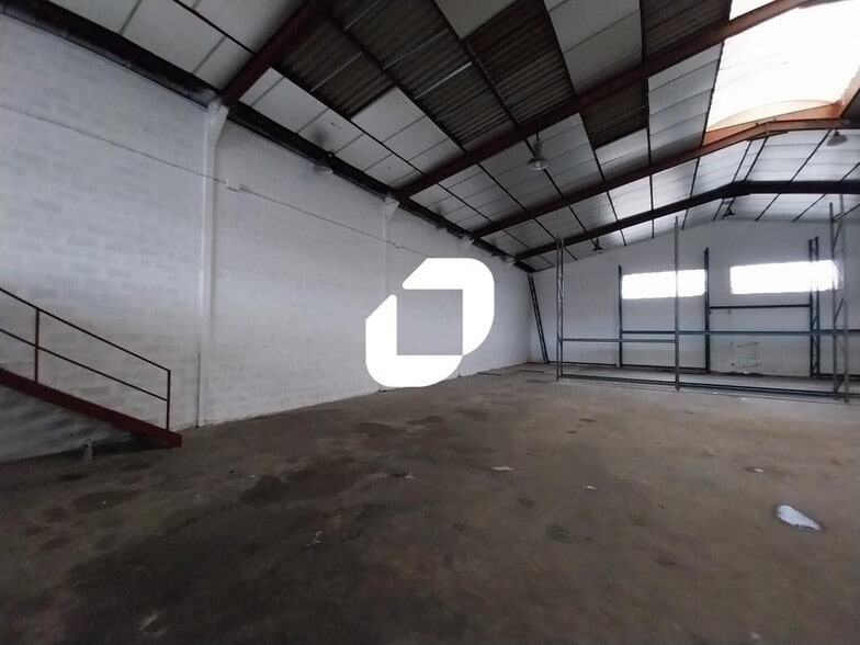 Light Industrial in Saint-Priest to rent - Interior Photo - Image 2 of 10