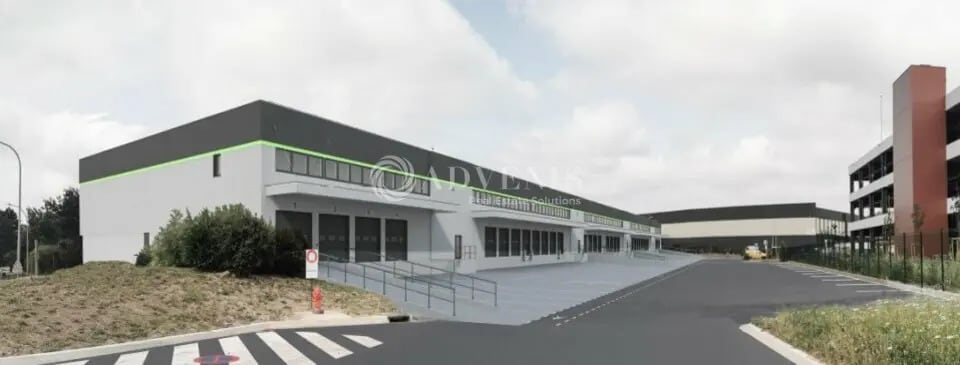 Location Entrepôt 1 591 m² - Photo 1