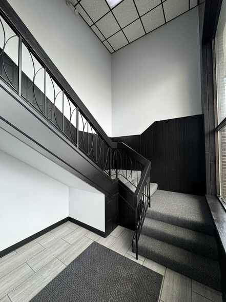 8396 Mississippi St, Merrillville, IN to rent - Interior Photo - Image 1 of 16