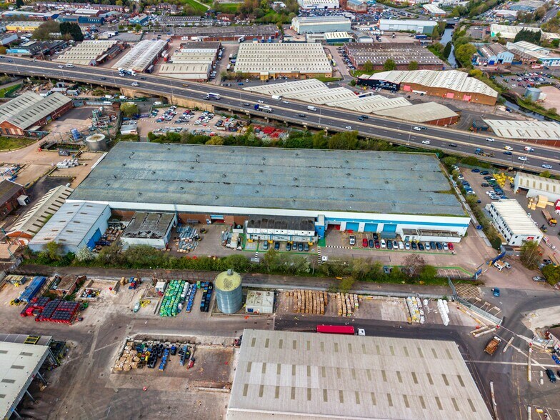 Trinity St, Oldbury to rent - Building Photo - Image 3 of 6