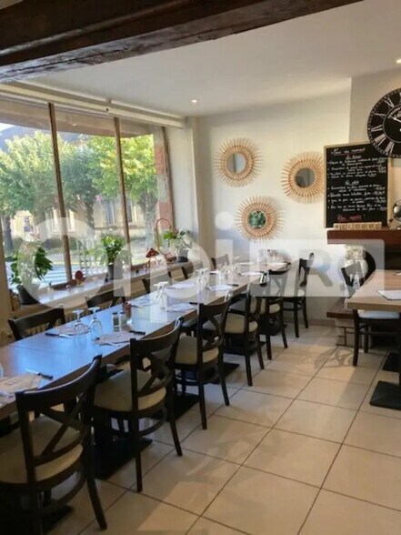 Retail in Nibelle for sale - Building Photo - Image 2 of 8